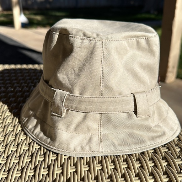 Burberry men's bucket hat size M in good condition. Please see the photo. - Picture 2 of 8